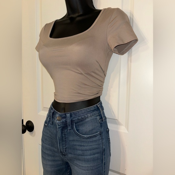 HOLLISTER High Rise Crop Super Skinny. Size 24. - Picture 3 of 8